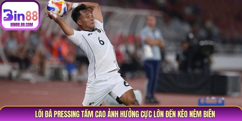 Lối đá pressing tầm cao ảnh hưởng cực lớn đến kèo ném biên Lối đá pressing tầm cao ảnh hưởng cực lớn đến kèo ném biên